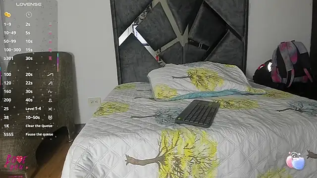 Vahiolet smith online show from November 2025 03:22:01 AM