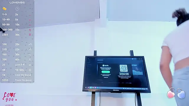 Vahiolet smith online show from November 2025 03:54:02 AM