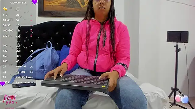 Vahiolet smith online show from December 2025 03:27:02 AM