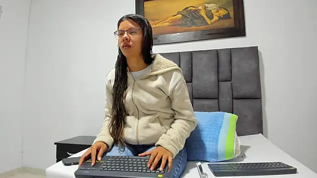 Vahiolet smith online show from April 2026 03:23:01 AM