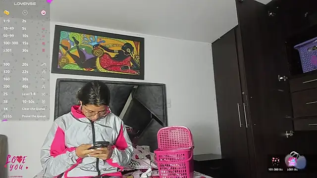 Vahiolet smith online show from November 2025 03:31:02 AM