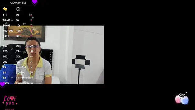 Vahiolet smith online show from November 2025 01:39:01 AM