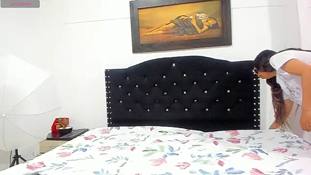 Vahiolet smith online show from December 2025 03:27:01 AM