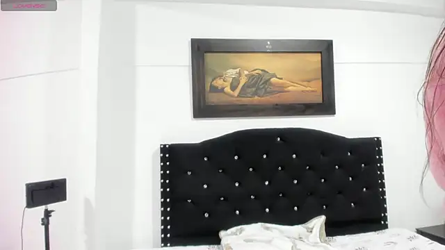 Vahiolet smith online show from November 2025 02:00:02 AM