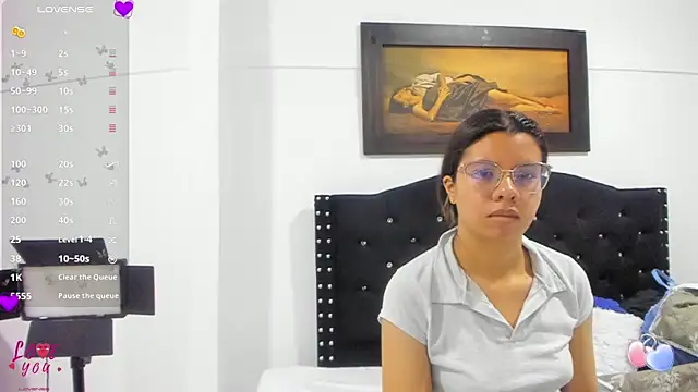 Vahiolet smith online show from December 2025 03:32:02 AM