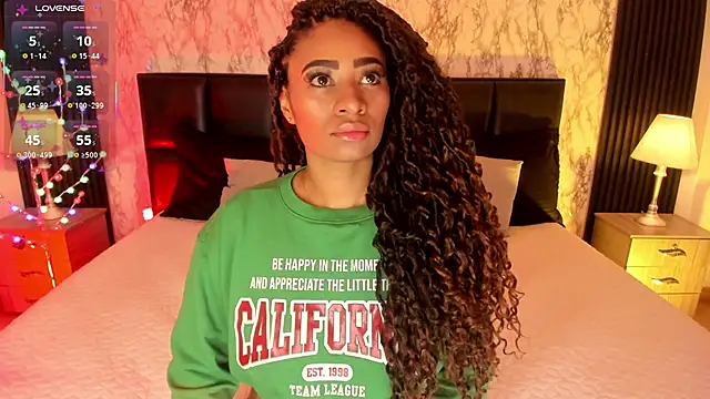 Snapshot of SpicyAmelia chatting on December 2025 01:17:02 PM SpicyAmelia online show from December 2025 01:17:02 PM