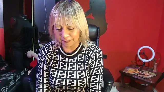 Snapshot of KLOE_PIELL chatting on November 2025 08:09:02 PM KLOE PIELL online show from November 2025 08:09:02 PM