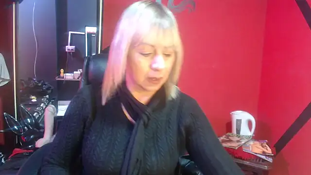 Snapshot of KLOE_PIELL chatting on October 2025 05:34:02 PM KLOE PIELL online show from October 2025 05:34:02 PM