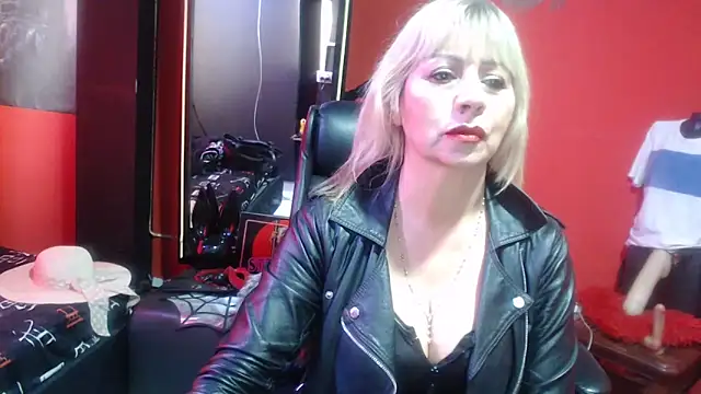 Snapshot of KLOE_PIELL chatting on November 2025 10:02:02 PM KLOE PIELL online show from November 2025 10:02:02 PM