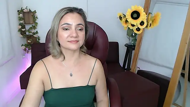 Snapshot of Ghada_milf chatting on July 2026 11:40:02 PM Ghada milf online show from July 2026 11:40:02 PM