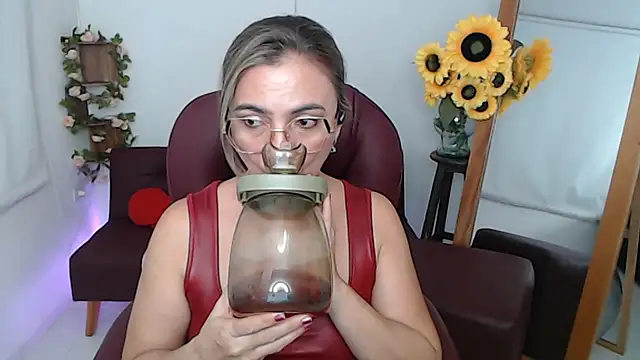 Snapshot of Ghada_milf chatting on June 2026 12:32:02 AM Ghada milf online show from June 2026 12:32:02 AM