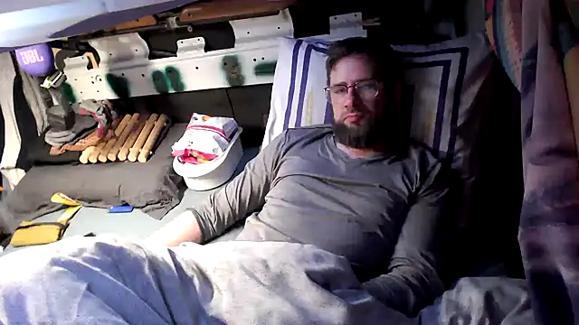 Snapshot of TRebelG chatting on February 2026 04:01:02 AM TRebelG online show from February 2026 04:01:02 AM