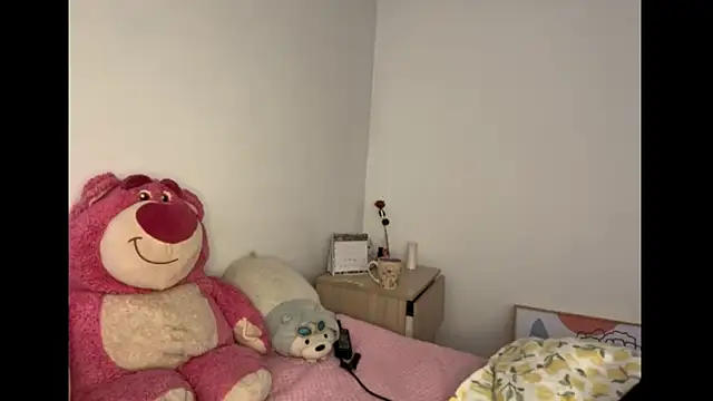 Snapshot of HallieLemon1 chatting on December 2024 10:24:01 PM HallieLemon1 online show from December 2024 10:24:01 PM