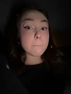 Snapshot of Peachy_Dream chatting on December 2025 06:31:02 PM Peachy Dream online show from December 2025 06:31:02 PM