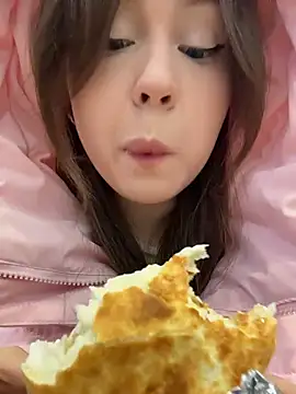 Snapshot of Peachy_Dream chatting on January 2026 01:40:02 PM Peachy Dream online show from January 2026 01:40:02 PM