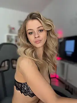 Snapshot of Love_Bri chatting on July 2026 09:28:02 AM Love Bri online show from July 2026 09:28:02 AM