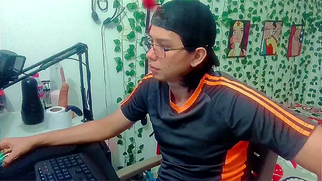 Snapshot of Andy_gray chatting on June 2026 12:44:02 PM Andy gray online show from June 2026 12:44:02 PM