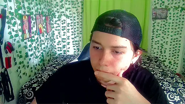Snapshot of Andy_gray chatting on June 2026 03:44:01 PM Andy gray online show from June 2026 03:44:01 PM