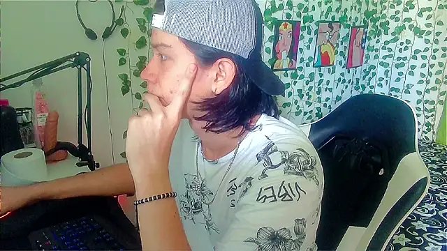 Snapshot of Andy_gray chatting on June 2026 02:22:02 PM Andy gray online show from June 2026 02:22:02 PM