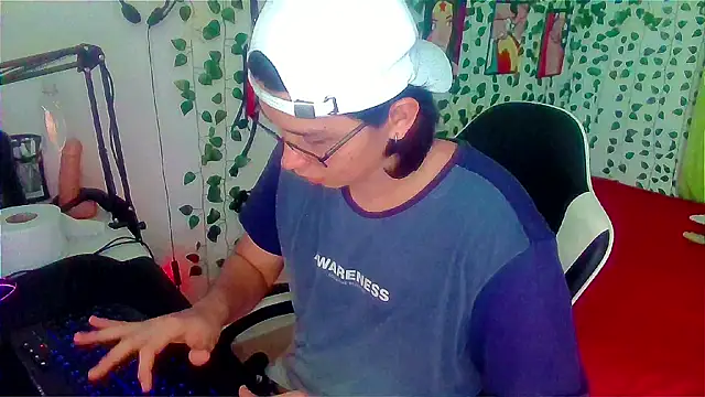 Snapshot of Andy_gray chatting on June 2026 04:05:02 PM Andy gray online show from June 2026 04:05:02 PM