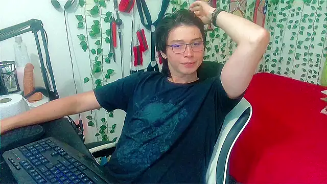 Snapshot of Andy_gray chatting on June 2026 12:39:01 PM Andy gray online show from June 2026 12:39:01 PM