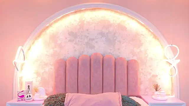 Snapshot of BellahColucci chatting on October 2025 08:30:02 PM BellahColucci online show from October 2025 08:30:02 PM