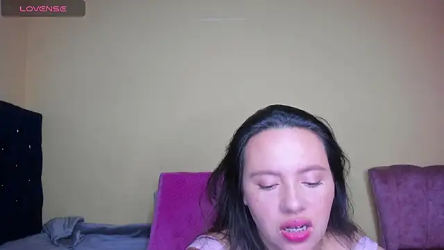 Snapshot of lauraguzman chatting on February 2026 03:40:02 AM lauraguzman online show from February 2026 03:40:02 AM