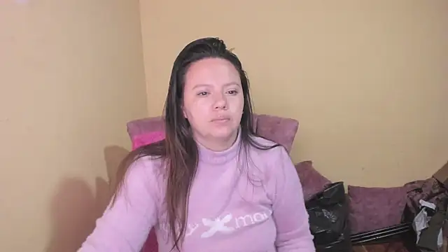 Snapshot of lauraguzman chatting on July 2026 05:30:02 AM lauraguzman online show from July 2026 05:30:02 AM