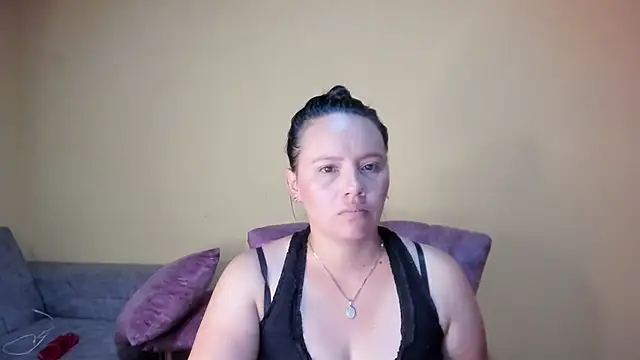 lauraguzman online show from March 2026 03:51:01 AM