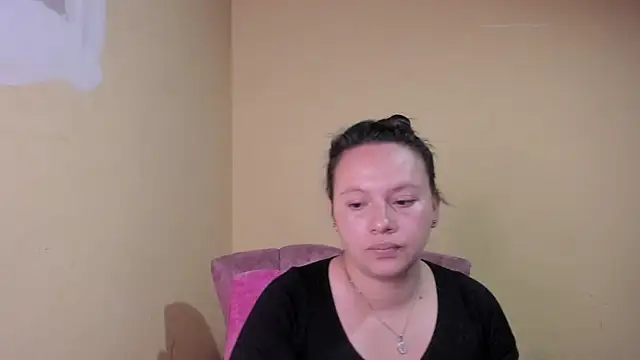 Snapshot of lauraguzman chatting on July 2026 02:40:01 AM lauraguzman online show from July 2026 02:40:01 AM