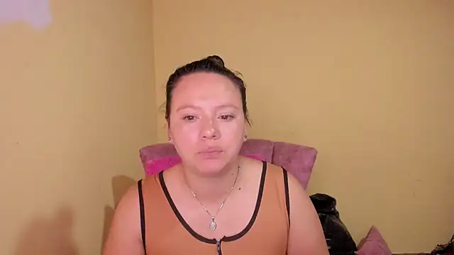 Snapshot of lauraguzman chatting on July 2026 02:38:01 AM lauraguzman online show from July 2026 02:38:01 AM