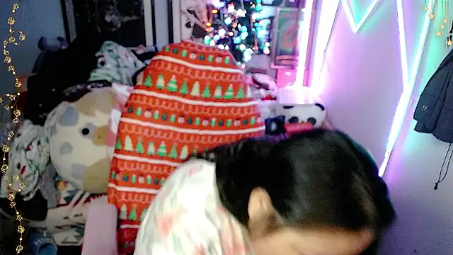 Snapshot of EmGreens chatting on February 2026 05:17:02 AM EmGreens online show from February 2026 05:17:02 AM