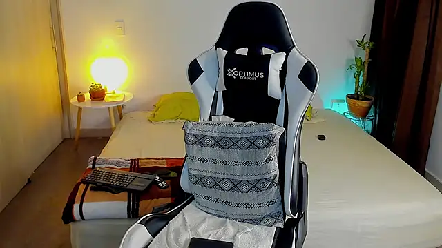 dafboy1 online show from December 2025 11:43:01 PM