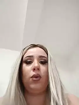 Snapshot of AdelinaJude chatting on October 2025 09:25:02 PM AdelinaJude online show from October 2025 09:25:02 PM