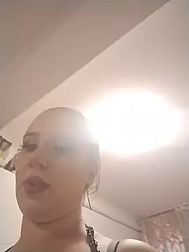 Snapshot of AdelinaJude chatting on September 2025 06:56:01 PM AdelinaJude online show from September 2025 06:56:01 PM