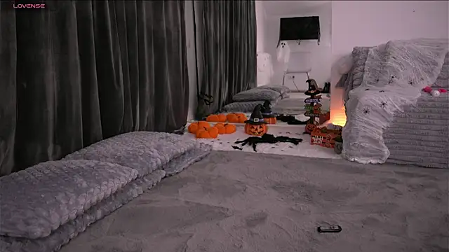 Snapshot of KylieJoyce chatting on October 2025 08:08:02 PM KylieJoyce online show from October 2025 08:08:02 PM