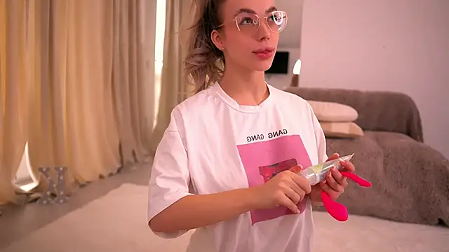 KylieJoyce online show from April 2026 06:37:02 AM