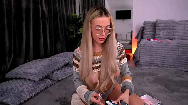 KylieJoyce online show from October 2025 08:06:02 PM