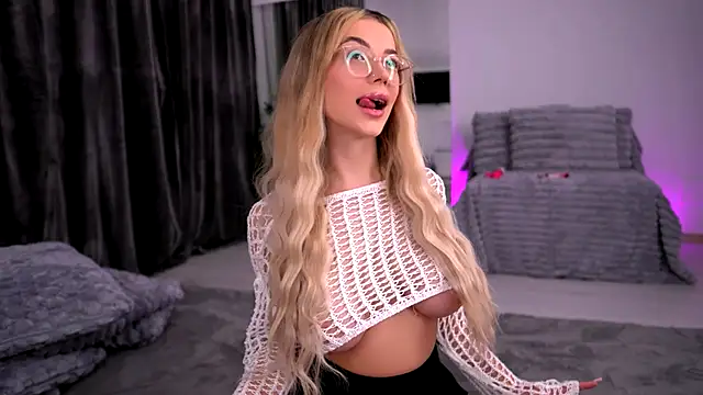 KylieJoyce online show from October 2025 08:10:01 PM