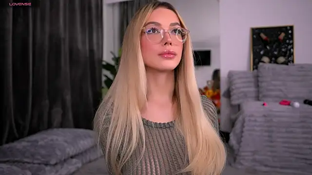 Snapshot of KylieJoyce chatting on December 2025 09:47:01 PM KylieJoyce online show from December 2025 09:47:01 PM