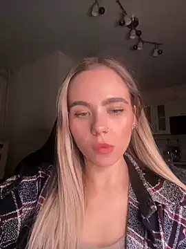 SkyBriii online show from February 2025 07:48:02 PM