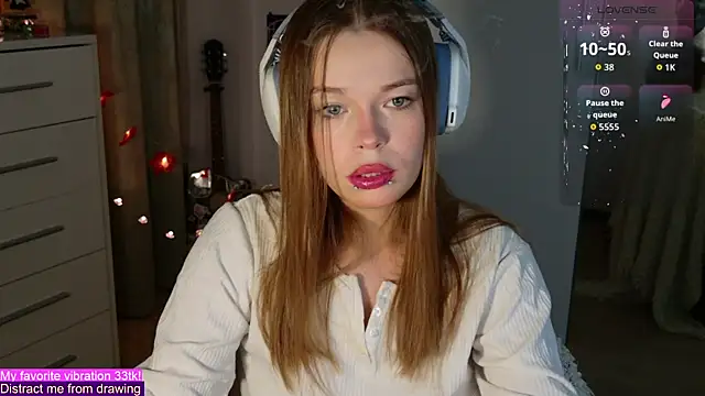 Snapshot of ValBae chatting on October 2025 09:14:02 PM ValBae online show from October 2025 09:14:02 PM