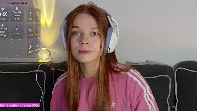 Snapshot of ValBae chatting on November 2025 09:53:01 PM ValBae online show from November 2025 09:53:01 PM