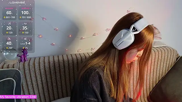 Snapshot of ValBae chatting on November 2025 09:48:02 PM ValBae online show from November 2025 09:48:02 PM