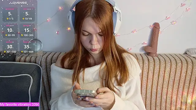 Snapshot of ValBae chatting on November 2025 09:37:02 PM ValBae online show from November 2025 09:37:02 PM