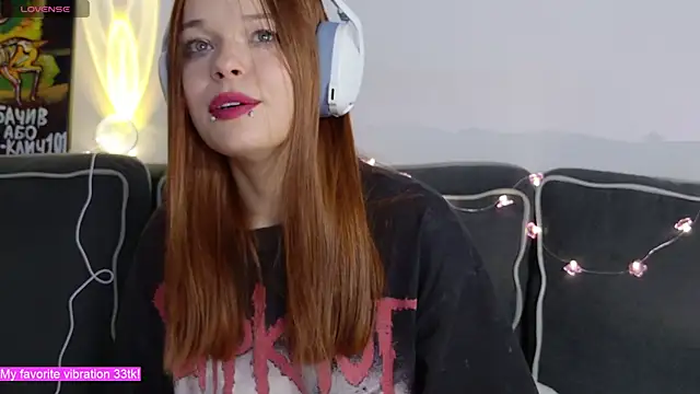 Snapshot of ValBae chatting on November 2025 10:03:02 PM ValBae online show from November 2025 10:03:02 PM