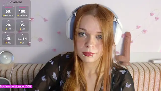 Snapshot of ValBae chatting on November 2025 08:42:01 PM ValBae online show from November 2025 08:42:01 PM