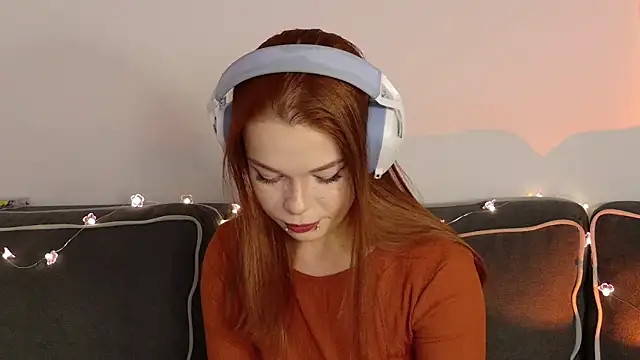 Snapshot of ValBae chatting on November 2025 09:19:02 PM ValBae online show from November 2025 09:19:02 PM