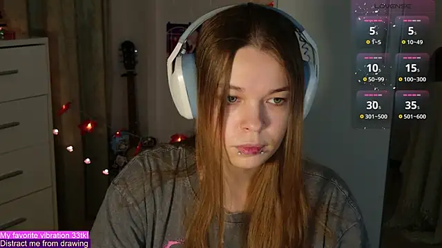 Snapshot of ValBae chatting on October 2025 09:03:01 PM ValBae online show from October 2025 09:03:01 PM