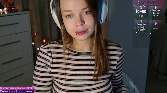 Snapshot of ValBae chatting on October 2025 09:27:01 PM ValBae online show from October 2025 09:27:01 PM